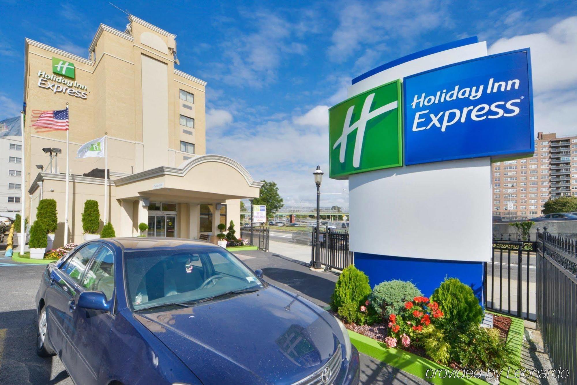 Holiday Inn Express Laguardia Airport, An Ihg Hotel New York Exterior foto